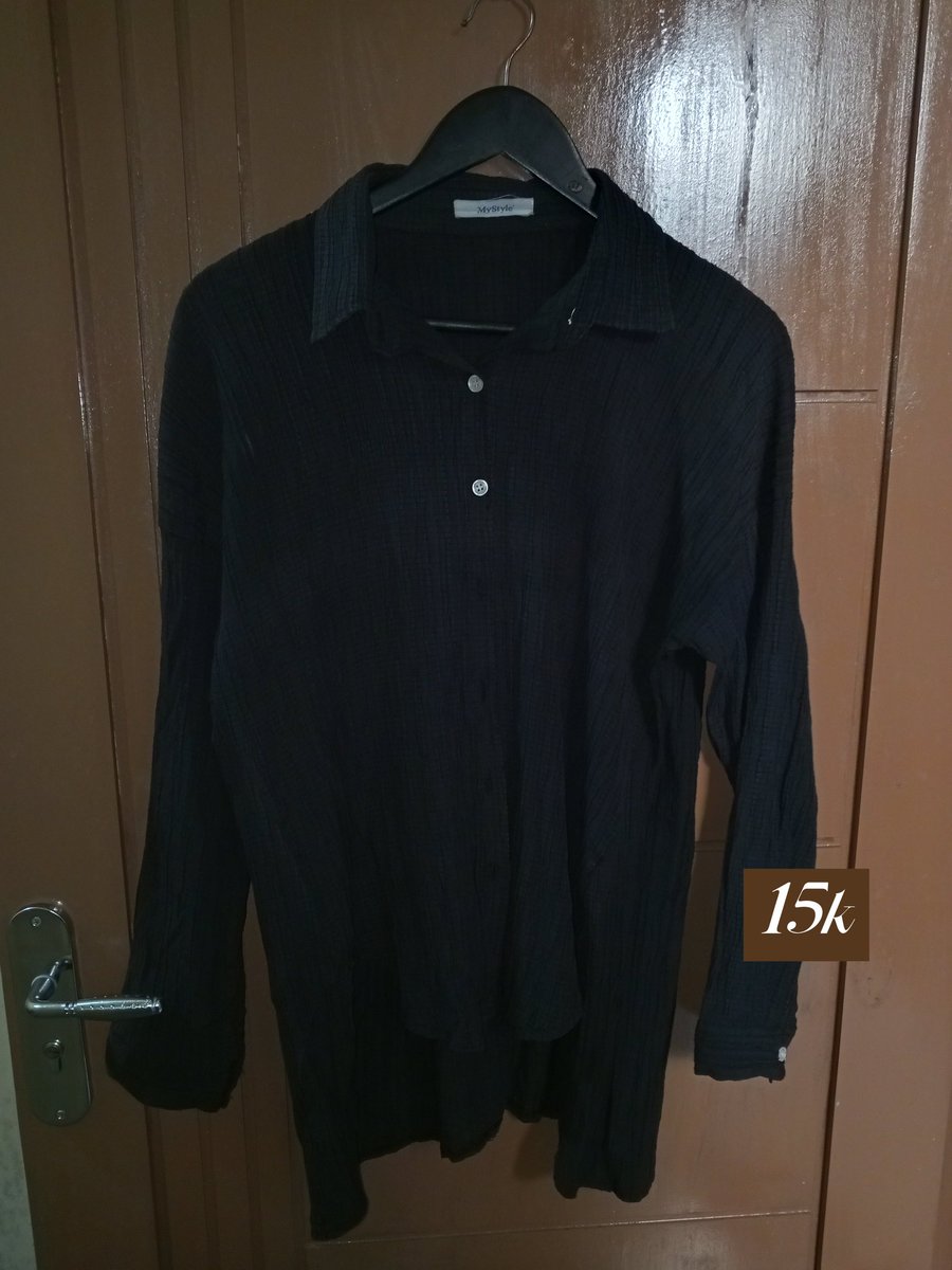 keisaakk's tweet photo. mau preloved bajuu 
co only lewat oyen🧡 
ada - cardigan
      - croptop
      - kemeja hitam
      - kebaya encim hitam
dm aja yaa
#wts #baju #preloved #sale #zonauangㅤ https://t.co/MROL4Y7Yra