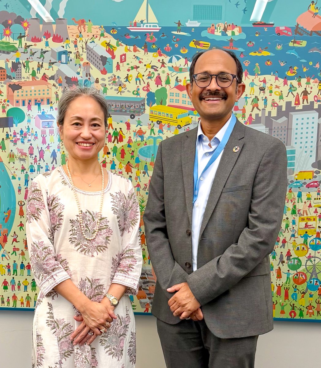 shokonoda's tweet photo. Always a pleasure meeting @HeadUNDRR Kamal Kishore.

With El Niño driving unpredictable rainfall, crop failures and water scarcity, systemwide risk reduction must be our shield.

@UNDP &amp; @UNDRR are strengthening our partnership on-the-ground to safeguard lives and livelihoods. https://t.co/DOZaNtsbeR