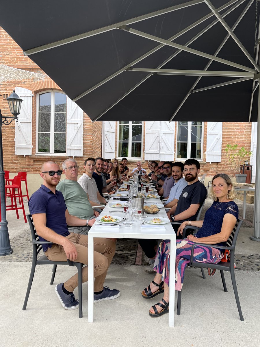ONeyrolles's tweet photo. One last summer lunch with the team before the holidays! Hot weather, great food, good vibes and even better company ☀️
Poke @pude32 https://t.co/vkBzzA0BdL