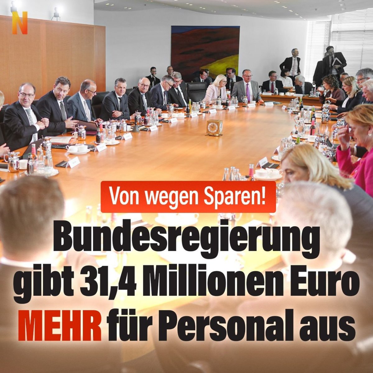 Shinsho_ni's tweet photo. Von wegen Sparen!
Meiner Ansicht nach ist dieser Widerspruch besonders frappierend: Die Bundesregierung ruft zu Sparsamkeit auf, während die Personalausgaben in den Ministerien um 31,4 Millionen Euro steigen. Ich halte das für eine fragwürdige Herangehensweise, die das Vertrauen in die Politik stark belastet.

Aus meiner Sicht zeigt sich hier eine deutliche Diskrepanz zwischen Ankündigungen und Realität. Es erscheint mir kritisch, dass der öffentliche Apparat weiter wächst, anstatt die versprochenen Einsparungen und Stellenabbau ernsthaft voranzutreiben.

Ich finde, die Bürger verdienen eine konsequentere Haushaltspolitik. Was denkt ihr dazu?

https://t.co/67Rnf3nsR6
https://t.co/RNokdtIrb7
Persönliche Meinung. Keine professionelle Beratung. Nicht in jedem Fall als Tatsachenbehauptung zu verstehen. Quellen angegeben. [@Shinsho_ni] – privat, unabhängig & unbezahlt.