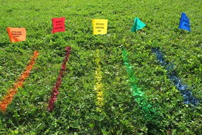 SaskCGA's tweet photo. Who gets rid of the locate flags on your property? Whoever submitted the locate request! If you find fresh flags or paint marks on your property and you did not request locates, leave the markings in place for 30 calendar days. #Sask1stCall #DigSafe https://t.co/7TdIRvA5Fc