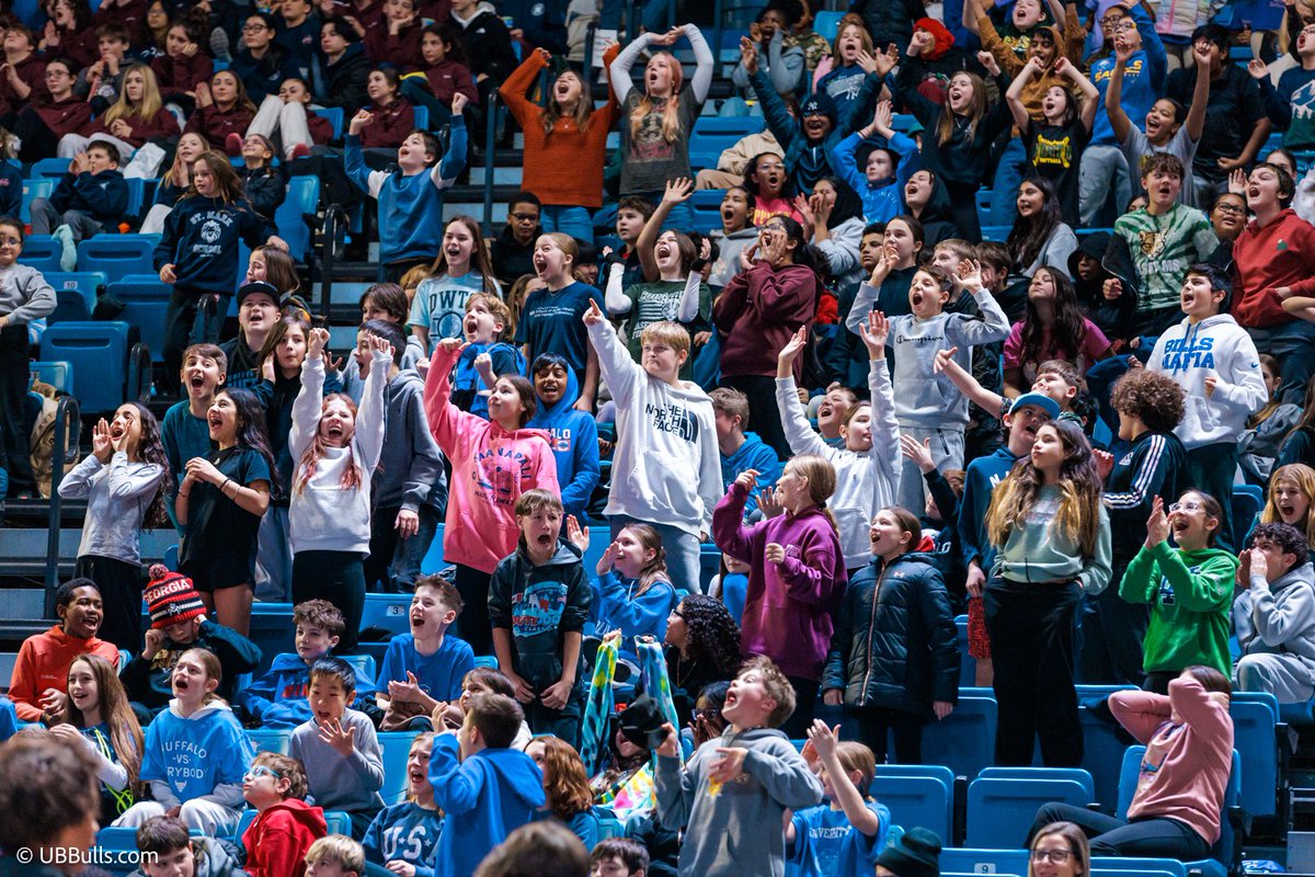 UBuffaloWBB's tweet photo. Proud to wear Buffalo across our chests and represent our incredible community every time we step on the floor. Happy 716 Day 🤘

#UBhornsUP | #PACE https://t.co/t3uPVxGogh