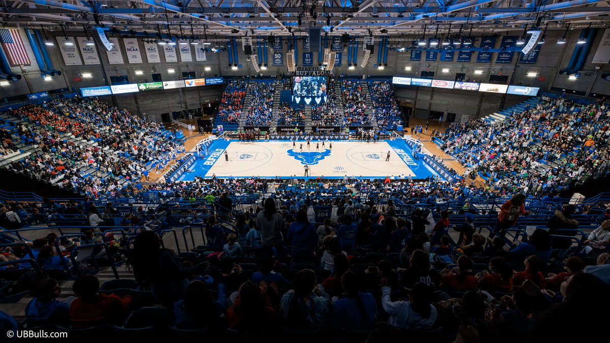 UBuffaloWBB's tweet photo. Proud to wear Buffalo across our chests and represent our incredible community every time we step on the floor. Happy 716 Day 🤘

#UBhornsUP | #PACE https://t.co/t3uPVxGogh