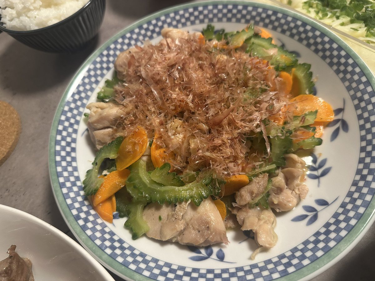 ateate6000's tweet photo. 旦那さんが作るゴーヤチャンプルーと砂肝で一生飲めそうです。 https://t.co/XEODjZC3PI