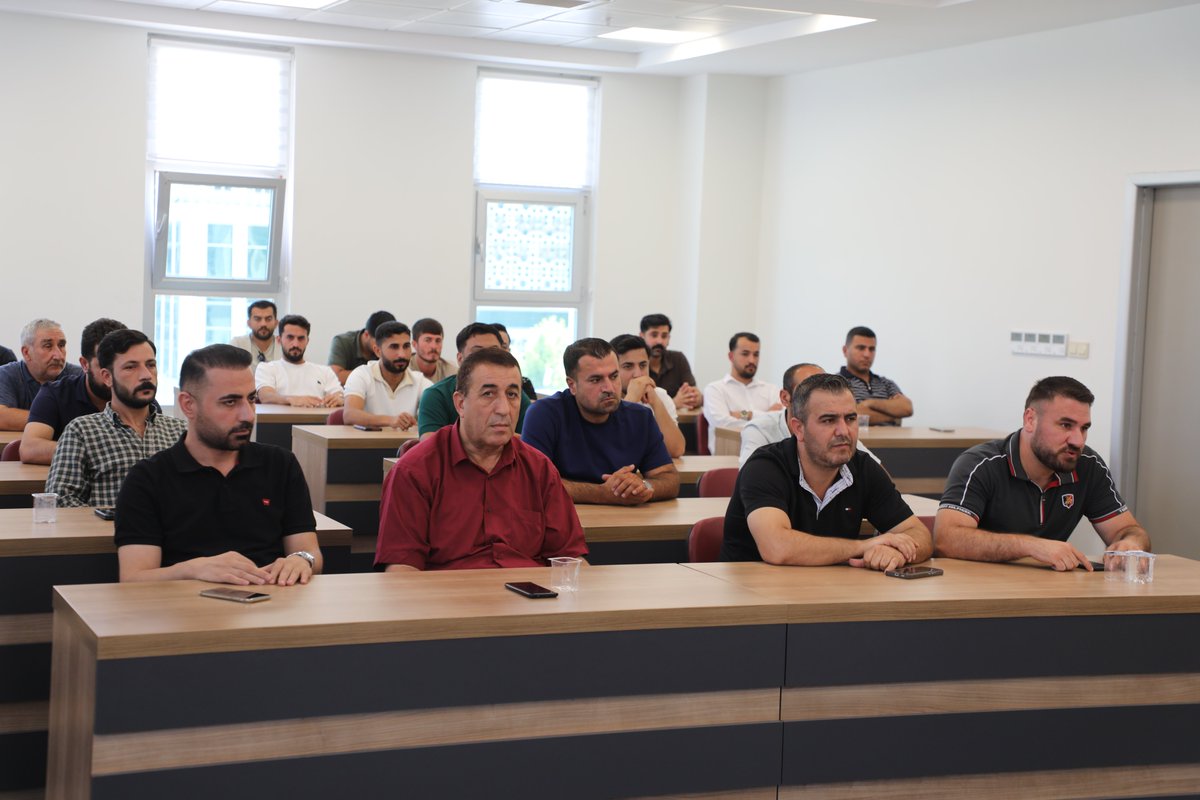 cizre_belediye's tweet photo. Belediyemiz Eşbaşkanları Güler Yerbasan ve Abdurrahim Durmuş, belediye meclis üyelerimiz ile birlikte İlaçlama Birimimizde görev yapan emekçilerimizle bir araya geldi.   

Gerçekleştirilen toplantıda ilçemizde sürdürülen ilaçlama çalışmaları hakkında genel değerlendirmelerde bulunulurken, önümüzdeki günlerde uygulanacak ilaçlama programı ele alındı. 

Ayrıca halkımızdan gelen talep ve öneriler değerlendirilerek hizmetlerin daha etkin ve verimli yürütülmesine yönelik görüş alışverişinde bulunuldu.  

Toplantıda emekçilerimizin sahada karşılaştıkları sorun ve ihtiyaçlar da dinlenerek çözüm önerileri üzerine değerlendirmeler yapıldı. Belediyemiz, halk sağlığını korumaya yönelik ilaçlama çalışmalarını planlı ve kesintisiz bir şekilde sürdürmeye devam edecektir.