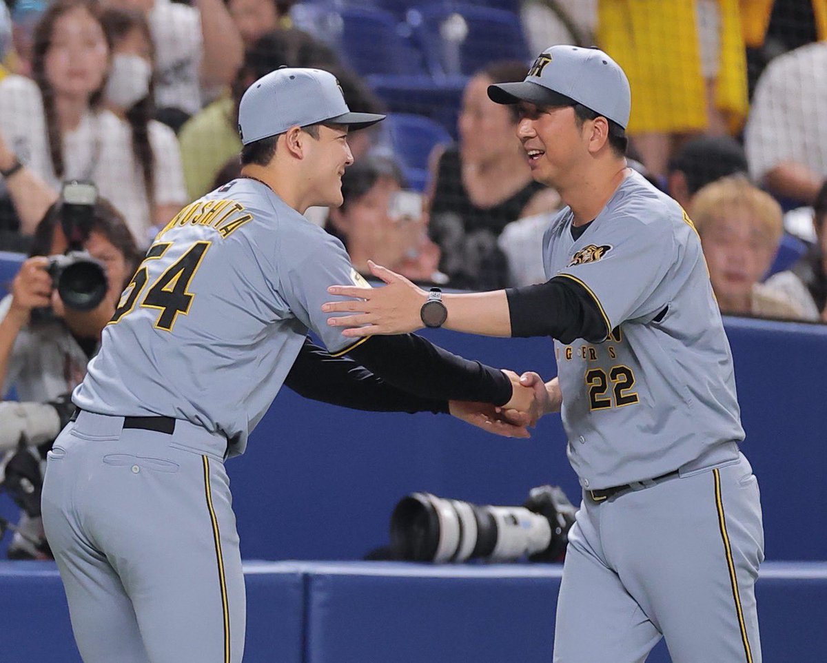 dailytigers2026's tweet photo. プロ初勝利の木下投手「(先輩が)最後抑えた時は嬉しかったです」と笑顔でした☺️ https://t.co/yOzWAl4TkR