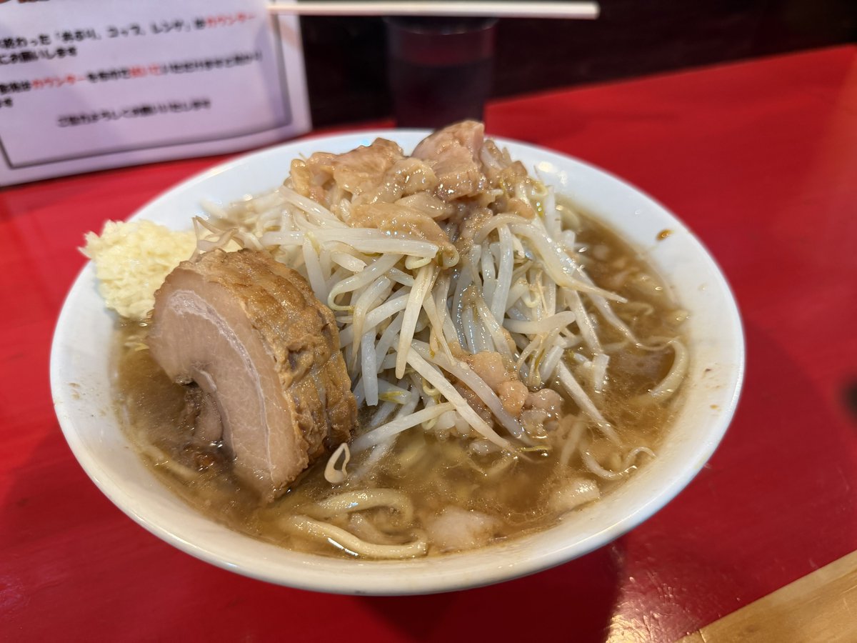 _tenbi's tweet photo. 昨日ひさびさにごっついラーメン食べたくなって鷹の目行ってきたんだけど、当然のように帰宅してから気絶してたね https://t.co/p4quIxILN6