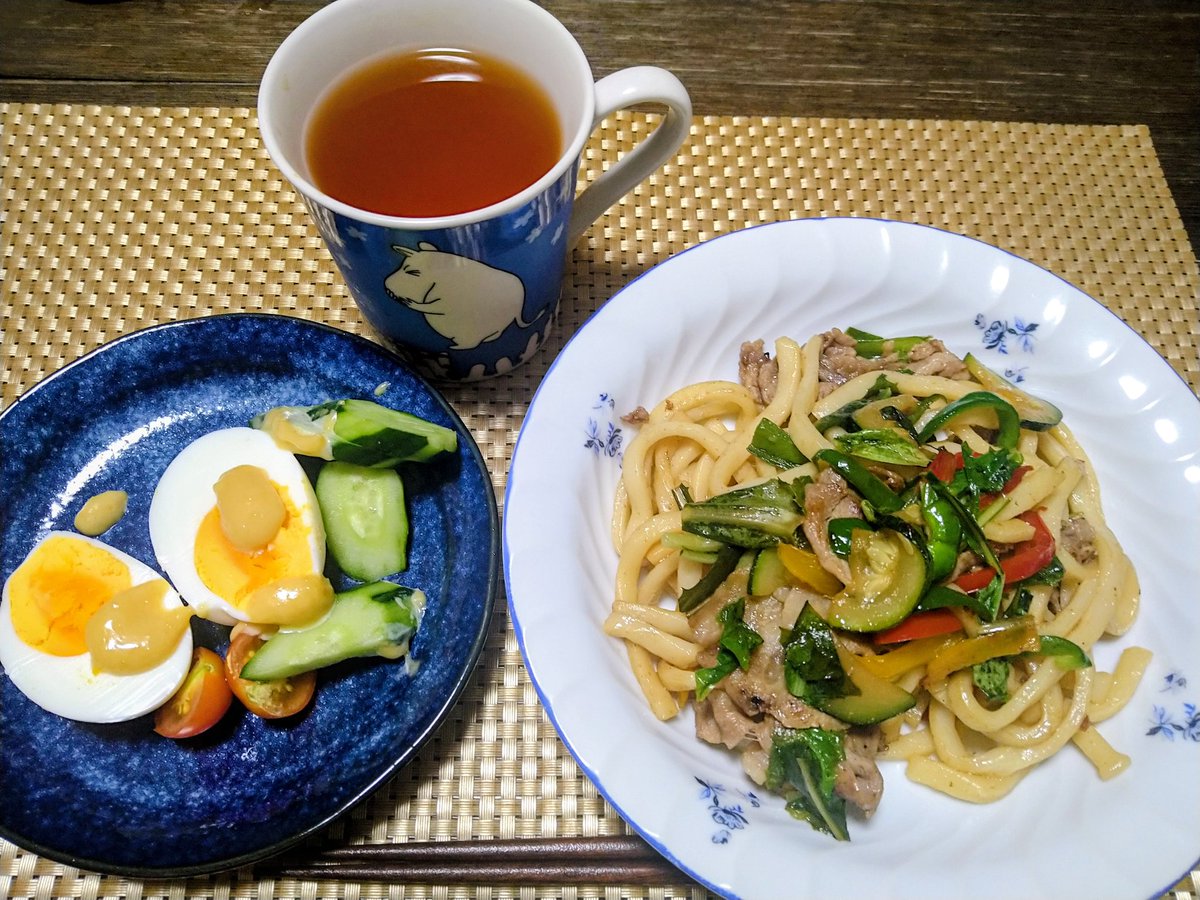 redYuko7878's tweet photo. 焼きうどん
ゆで玉子サラダ
ルイボスティー

冷蔵庫の中片付けです
ヨークベニマルほぼ毎日行きますけど今日のところ私のお買い物にニチレイの影響はなし

#晩ごはん #おうちごはん #夜ごはん #料理記録 https://t.co/jRb3cxWm4k