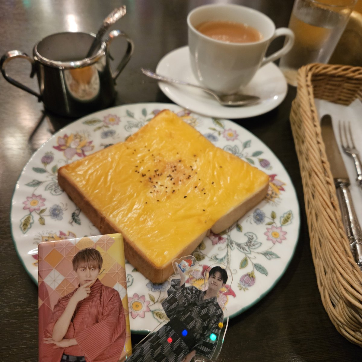 a_chum69's tweet photo. 英国紅茶専門店 #ロンドンティールーム 堂島本店のモーニングへ🇬🇧☕️
お目当ての #煮込み式ロイヤルミルクティー が絶品すぎた✨11時からのロイヤルクリームティーフロートもかなり惹かれたけど、モーニングだけでお腹いっぱいに🥺
入口も内装も食器･カトラリーまで趣があって終始ときめきっぱなし🫶 https://t.co/aD8bSh4O94