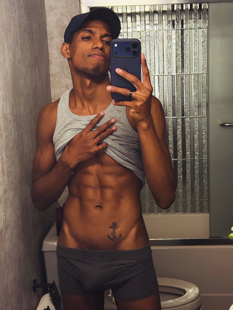 Real_10inches's tweet photo. Starting working out, let’s see the results in 1 year 💪🏾🔥 https://t.co/FyTr9S4Sud