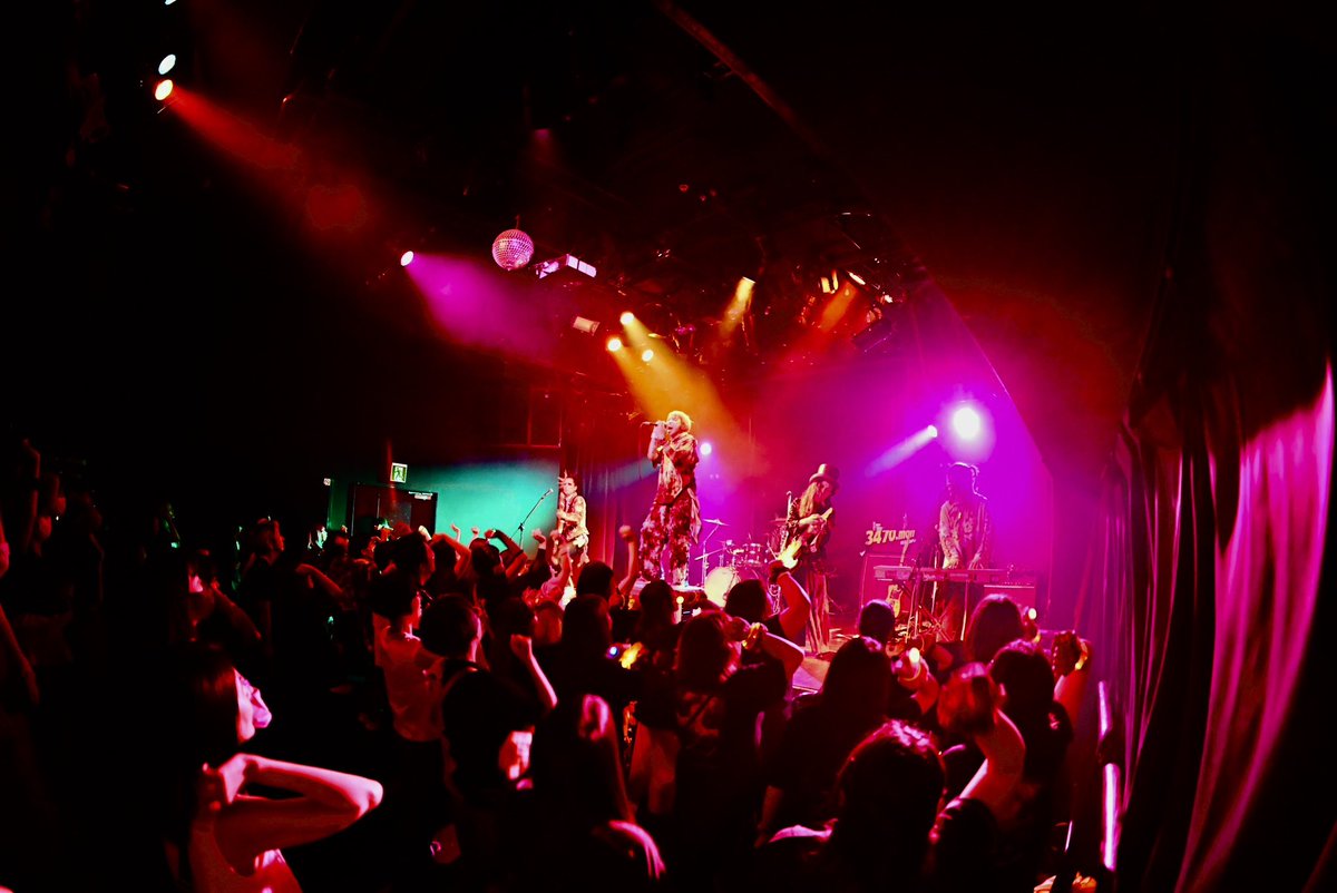 3470mon's tweet photo. 7/16 高円寺HIGH 5周年ワンマン
1.Dizzy boy
2,ロズウェルさん
3.スピード違反さん
4.青鬼さん
5.純潔さん
6.泣き虫さん
7.8G
8.九尾さん
9.骸晶ちゃん
10.幻覚さん
11.悪魔くん
12.肉片くん
13.グルグルさん
14 City boy
15.酸欠さん
16.龍神さま
17.巫女さん
18.プラーナさん
EN1.スコットケリーさん
EN2.パンドラさん
EN3.