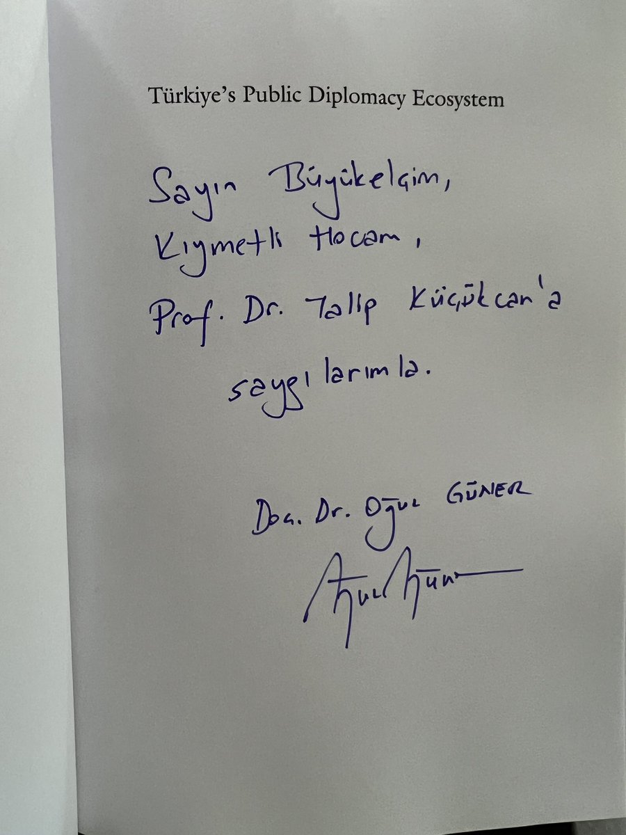 tkucukcan's tweet photo. Her Türk diplomatının el kitabı olacak kıymetli bir kaynak.
Son yılllarda Türkiye’nin kamu diplomasisi büyük ilerlemeler kaydetti. @oguz_guner hocamızın editörlüğünü yaptığı bu kitap konuyu her boyutu ile değerlendiriyor. Oğuz bey ve katkıda bulunan yazarları kutluyorum. https://t.co/9iDGN7zQw3