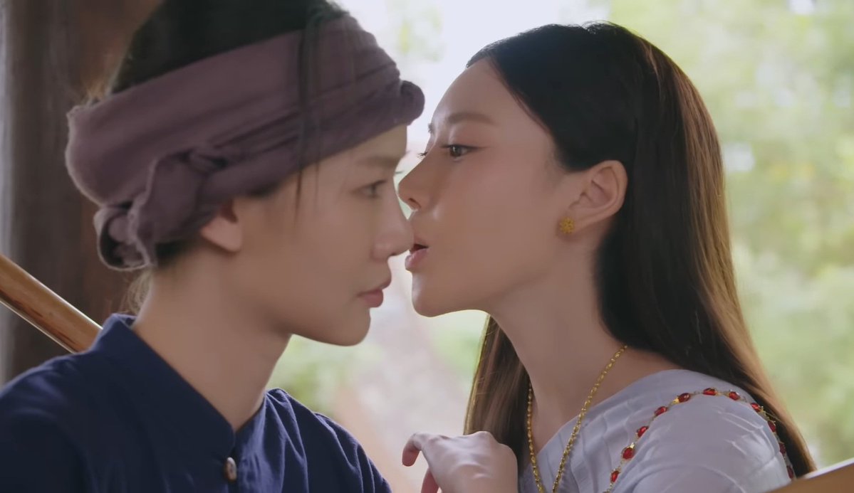 GLSeriesItalia's tweet photo. Kaew potrà essere anche una forte e valorosa guerriera ma il suo cuore proprio non riesce a resistere allo charme di Rinkham 💕

MY LADYS BODYGUARD EP4
#MyLadysBodyguardEP4

1/2: https://t.co/3gT9S3YqEA

2/2: https://t.co/BaapztBXtW https://t.co/LD0PmCvDb3
