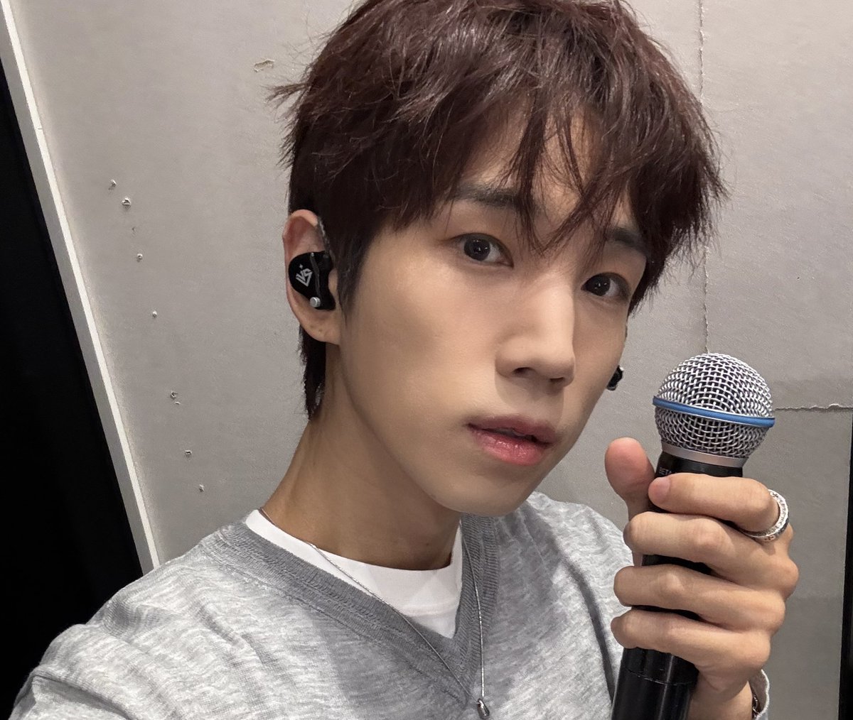 _sungkook's tweet photo. 인스스 사진들 🩶 https://t.co/T5ZzDIyaT7