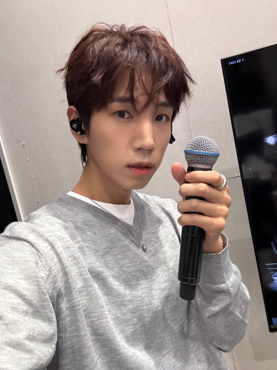 _sungkook's tweet photo. 인스스 사진들 🩶 https://t.co/T5ZzDIyaT7