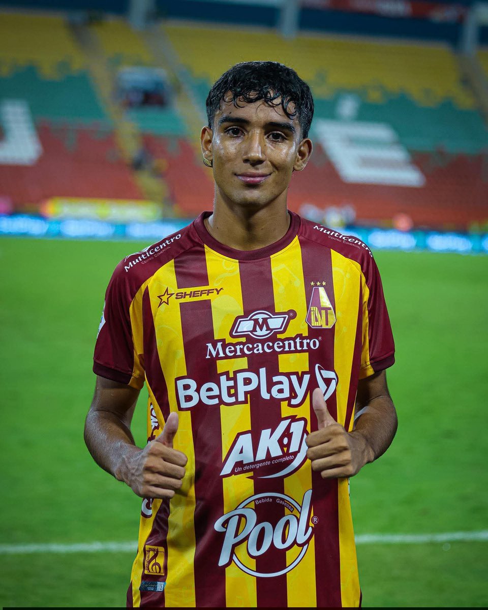 JuanDAlvisB's tweet photo. ✅ Tras un proceso de reacondicionamiento físico y contar con el respaldo del C.T. (especialmente de 'Champeta' Velásquez), Jeinner Fuentes será tenido en cuenta por el @cdtolima este semestre.

🫡 Otro de los jóvenes que será clave en el proyecto actual será Santiago Joven. https://t.co/oO43tIft5r
