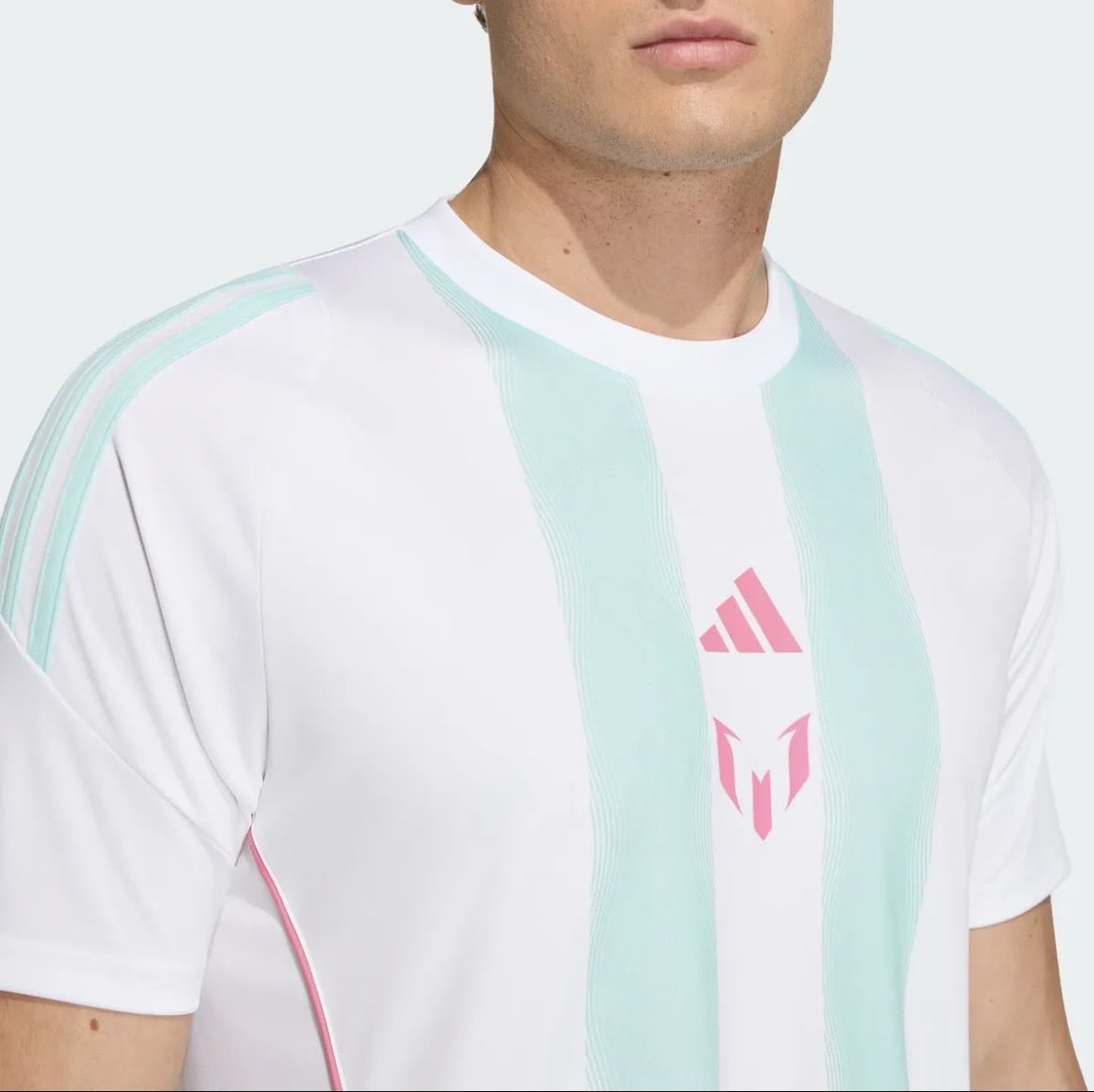 OfertasQueValen's tweet photo. ¡Vamos Argentina! 🇦🇷 A la final después de remontarle a Inglaterra.

Para aprovechar el momento: Remera de entrenamiento Messi por Adidas.

Antes: $59.999 
Ahora: $41.999 (30% off) 

👉  https://t.co/kjqNDw8p6Z

Muchos  talles! Tienda oficial Adidas https://t.co/TPegvCmse1