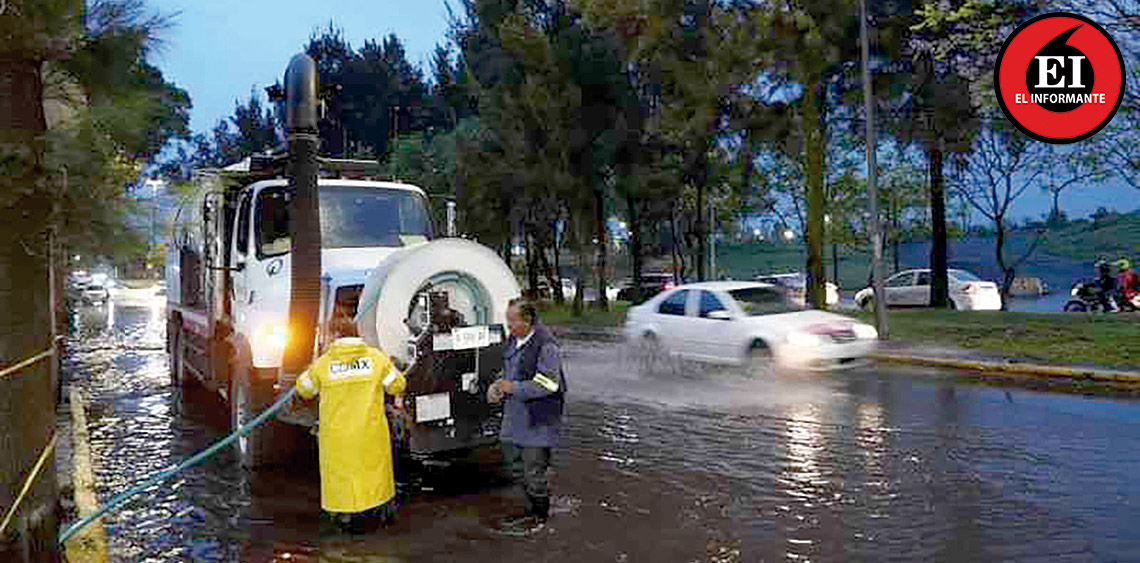 ElInformanteMX's tweet photo. Activan #Operativo Tlaloque 2.0 tras #LluviasIntensas en #CDMX

Más de 115 #elementos y 43 #UnidadesEspecializadas fueron movilizados para atender #encharcamientos y #afectaciones provocadas por las #precipitaciones.
Tags: @GobCDMX @SEGIAGUA @SGIRPC_CDMX @SOBSECDMX @SSC_CDMX
https://t.co/apd9rzZnii