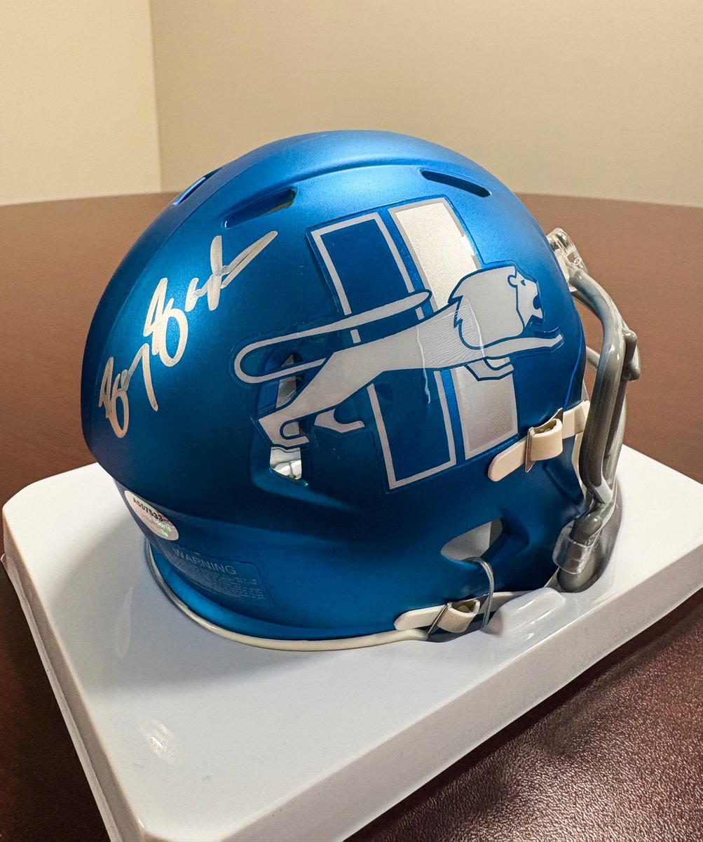 collectGoldRush's tweet photo. What's your favorite autographed memorabilia item in your personal collection? 🤔

Let us know in the comments

Heres one of ours! Barry Sanders silver ink on the ALT Lions helmet!
#BarrySanders #SportsMemorabilia #Collecting https://t.co/et4Ee1tzBK