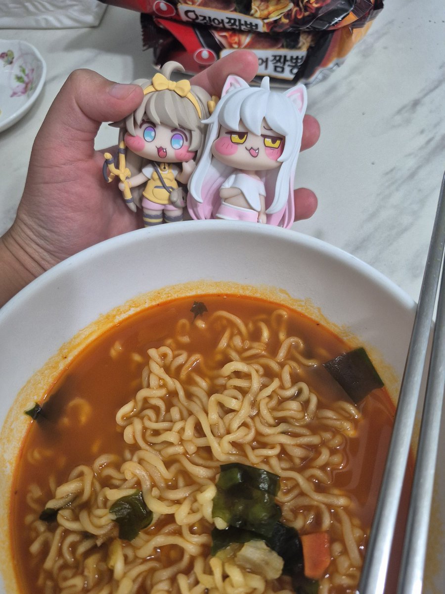 beakkilook20089's tweet photo. 야식🍜 https://t.co/44h0zX2DeY