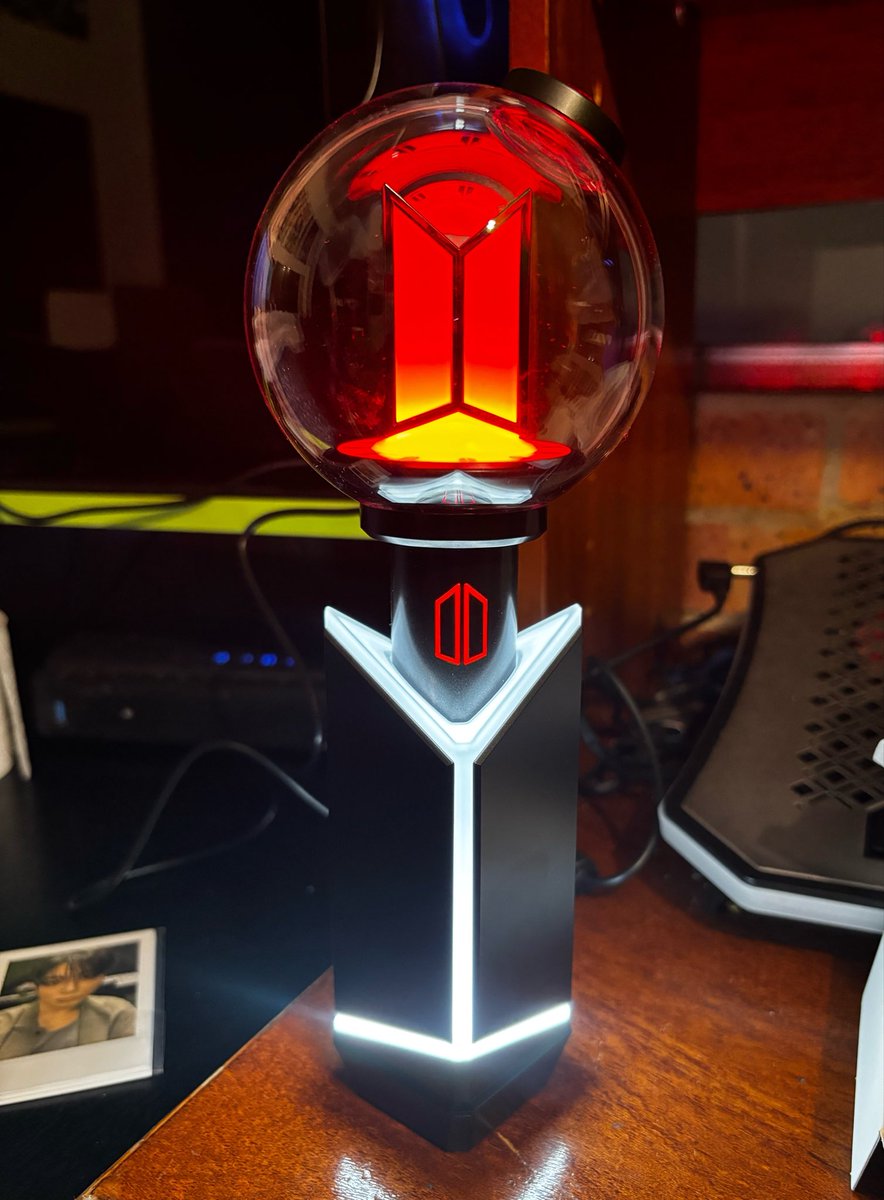 neobangluv's tweet photo. Finalmente con la army bomb en mis manos (‘: https://t.co/kPbOzS6HIs