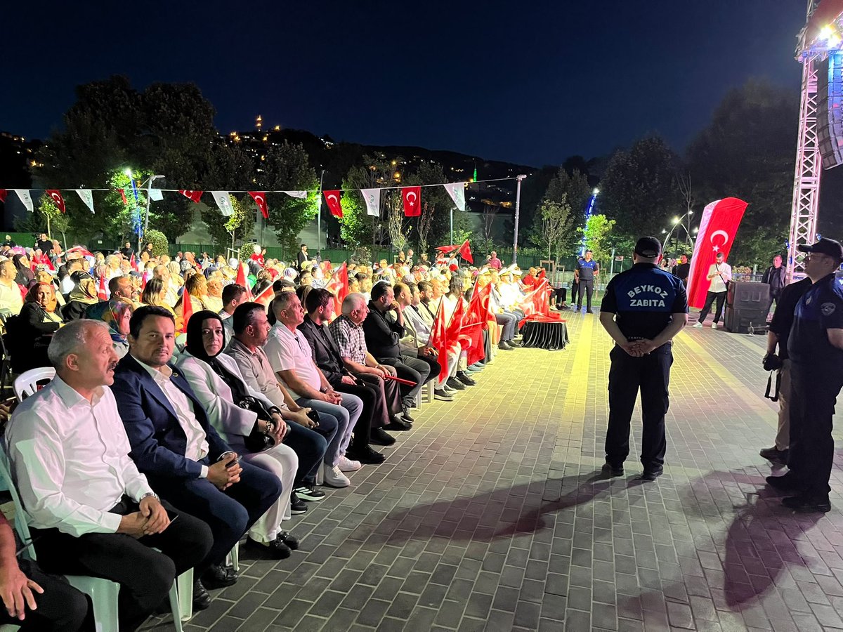 mhpbeykoz's tweet photo. KAÇEP Başkanımız Hatice Hacımahmutoğlu, İlçe Başkan Yardımcılarımız Barış Emre Demiröz ve Ethem Tokaç ile İlçe Yöneticilerimiz; Beykoz Sahil Etkinlik Alanı'nda düzenlenen 15 Temmuz Demokrasi ve Millî Birlik Günü anma programına katılım sağladılar.

15 Temmuz'da aziz milletimizin ortaya koyduğu kahramanlık, demokrasiye ve millî iradeye sahip çıkma kararlılığının en güçlü nişanelerinden biridir. Bu vesileyle, vatan uğruna canlarını feda eden tüm şehitlerimizi rahmetle, kahraman gazilerimizi minnet ve şükranla yâd ediyoruz.

@_MHPistanbul_