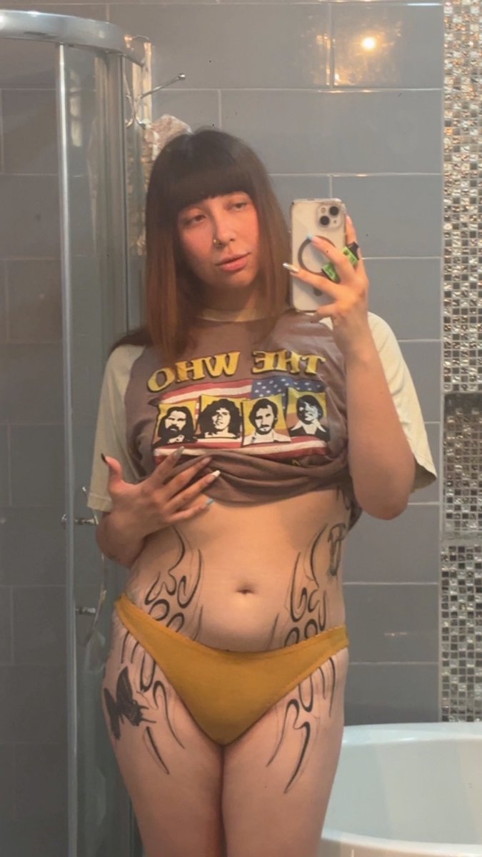 p1ed4d's tweet photo. Hay tatuaje nuevo, apenas fue la primera sesión 😋 https://t.co/hf9qXIIZzY