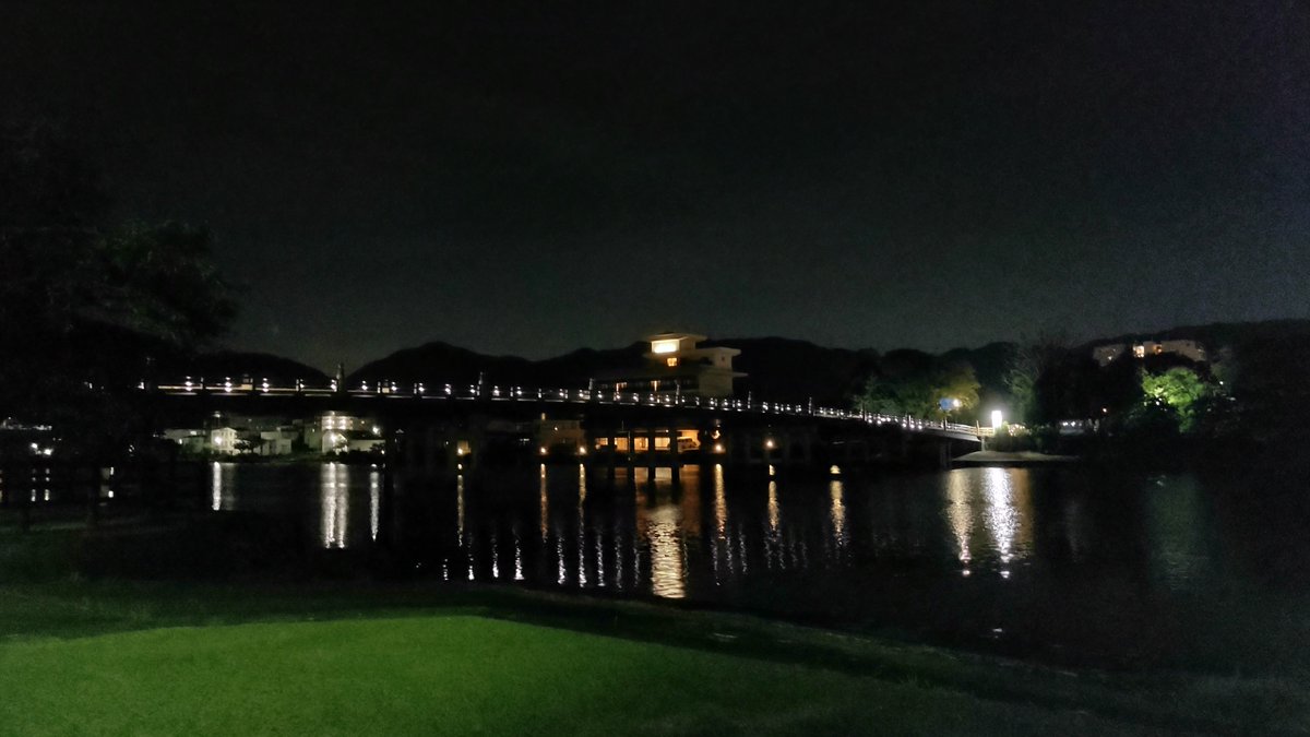 winterbird6's tweet photo. 夜の唐橋！
銭湯帰りに、自販機で冷たい飲み物😄🍹
#唐橋
#銭湯
#容輝湯 https://t.co/hC4JpCDSOE