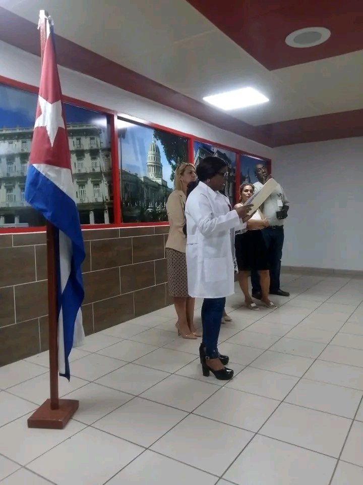 TaniaMCruzHdez's tweet photo. 💖 Con el calor de 🇨🇺 y la dignidad en alto, recibimos ayer a un nuevo grupo de cooperantes cubanos de la #Salud que concluyó su misión en Guatemala 🇦🇷; un país donde, durante más de 27 años, la solidaridad de Cuba dejó huellas en cada comunidad.
 
#CubaPorLaVida
#CubaCoopera https://t.co/BrnUuktVVP