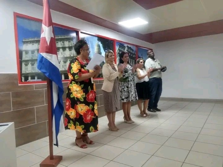 TaniaMCruzHdez's tweet photo. 💖 Con el calor de 🇨🇺 y la dignidad en alto, recibimos ayer a un nuevo grupo de cooperantes cubanos de la #Salud que concluyó su misión en Guatemala 🇦🇷; un país donde, durante más de 27 años, la solidaridad de Cuba dejó huellas en cada comunidad.
 
#CubaPorLaVida
#CubaCoopera https://t.co/BrnUuktVVP