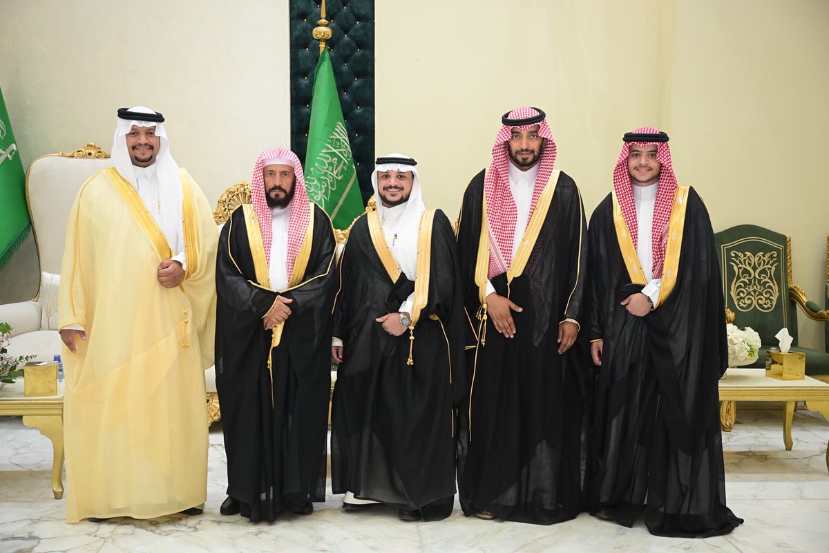 bdbd44icloudcom's tweet photo. احتفل الشيخ إبراهيم بن راشد آل زنان وأبناؤه بزواج ابنه يزيد، على كريمة الشيخ جمعان بن عباس بن صالح الغامدي، وذلك مساء يوم 
الأحد1448/1/27هـ 
في قصر السلطان للاحتفالات، شرق مدينة الرياض.

بارك الله لهما، وبارك عليهما، وجمع بينهما في خير، ورزقهما الذرية الصالحة،وأدام عليهما السعادة https://t.co/gSEer5RHh4