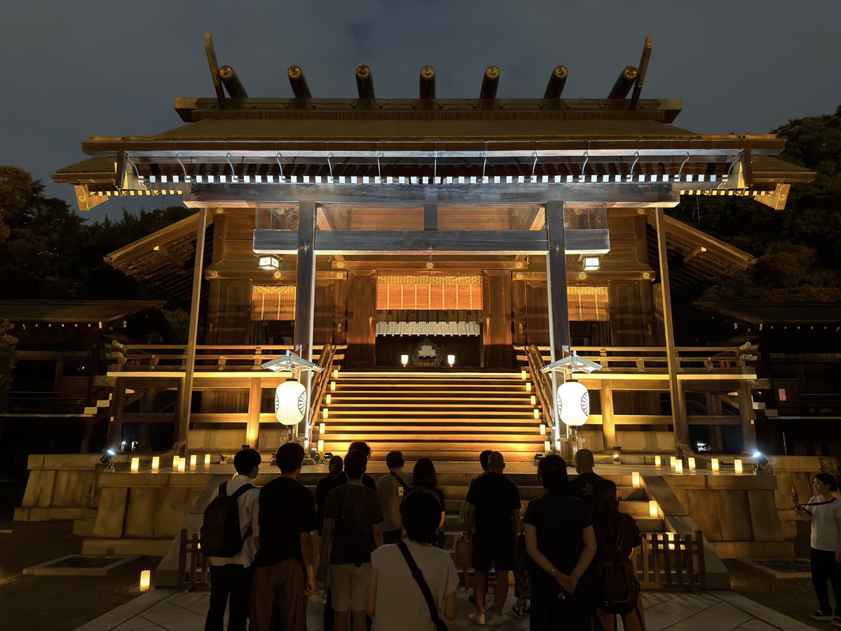 HakkaiThomas's tweet photo. Last night of the Yasukuni Shrine Mitama Festival (靖国神社の御霊祭). First time visiting the shrine and I absolutely loved it. I particularly like Meiji Era and WWII history, so I ended up buying a lot of memorabilia at the museum gift shop. https://t.co/fKLv5pcsf1