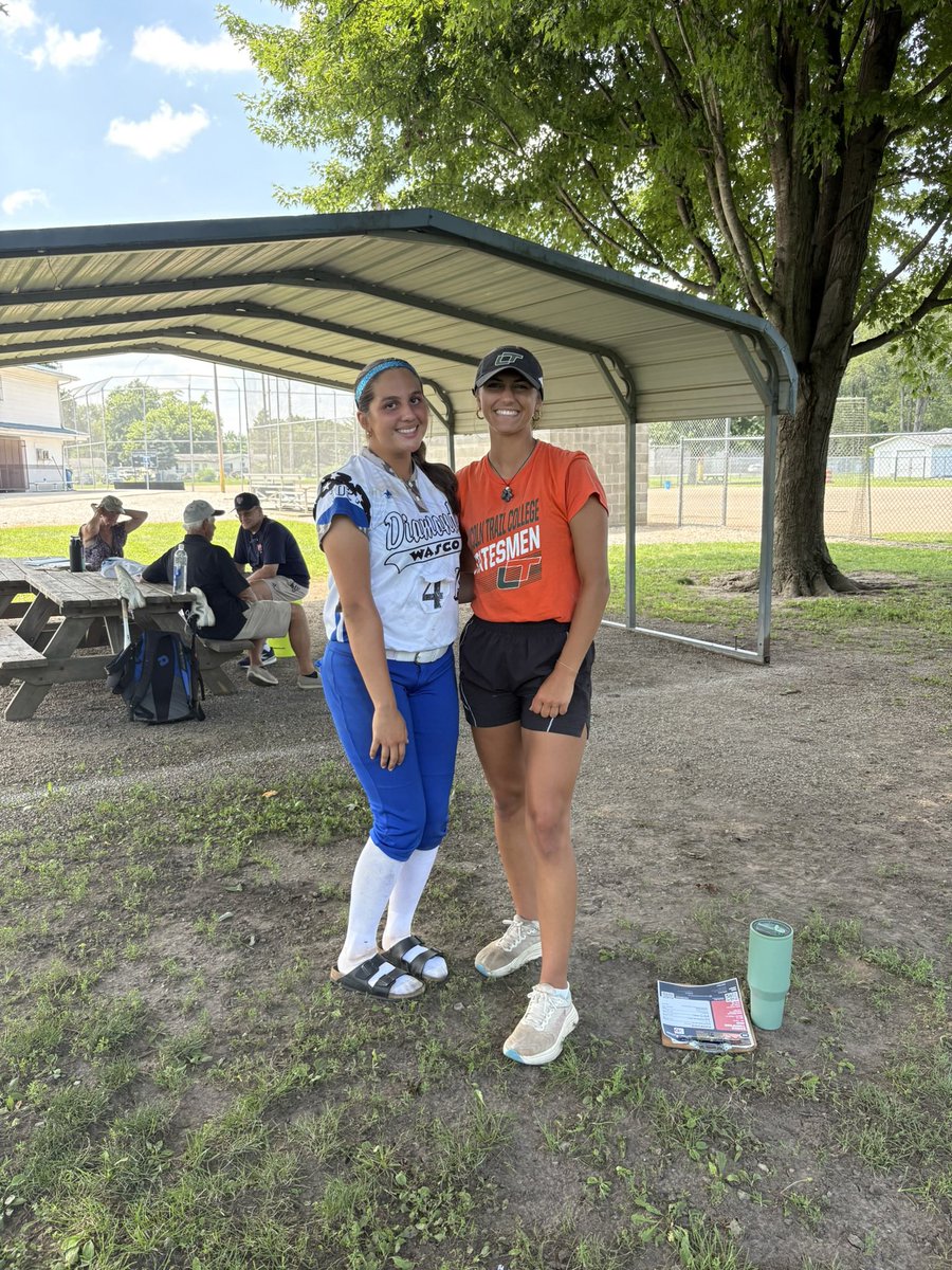 Isabell01470455's tweet photo. Thank you so so much @CoachNelson_NWF and @coachevar for hosting such an awesome camp yesterday in Terre Haute, Indiana! I had the best time learning from both of these amazing coaches and can’t wait to take everything I learned into today with my games!💚❤️ https://t.co/BconC0EXaC