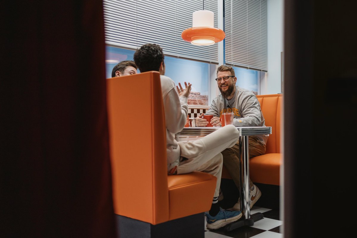 chrisramsay52's tweet photo. Tomorrow, @AlchemyAmerican and @UAPGERB join me for lunch at The Flying Saucer Diner. (Today at 12pm et for members) https://t.co/5CVPUqKRdP