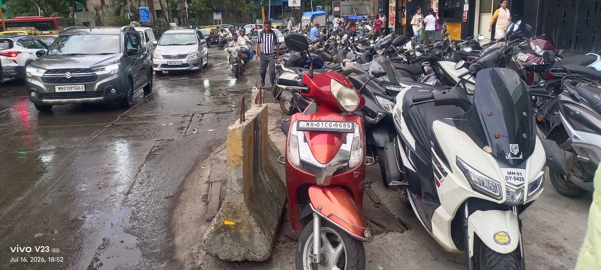 niranjanagawane's tweet photo. @MTPHereToHelp   road is covered by two wheelers near sat rasta  MacDonald pizza center https://t.co/PMTA4L2I2D