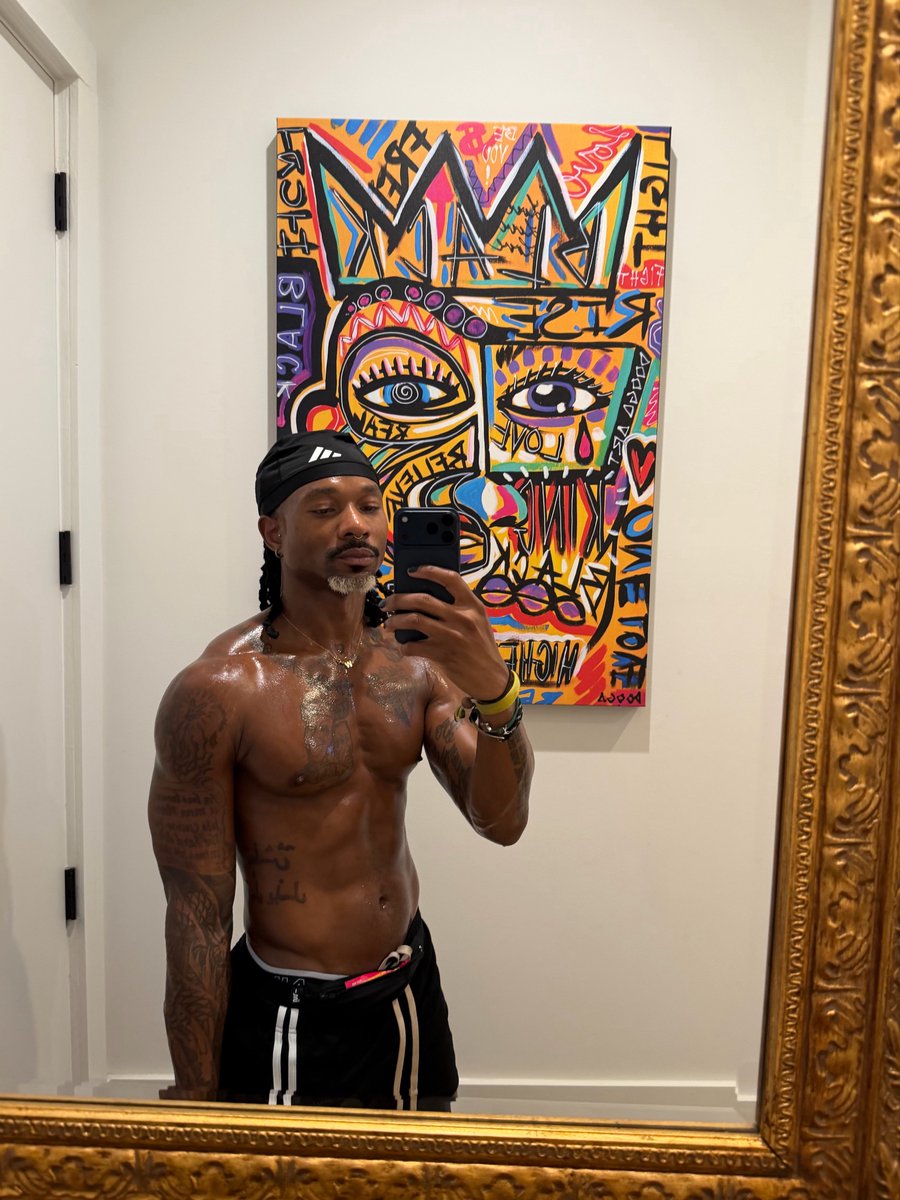 coolin101's tweet photo. Nothing like that post outdoor run glow. Took my Adizeros out for a spin today. Not mad at them. However, I’m still impartial to my Vomero Plus. I’m flat footed so that extra bounce does me a lot of good. #NoviceRunner #40andFit #adidas https://t.co/3pUmLW2Ymj