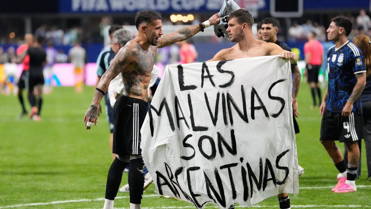 MadridSports_'s tweet photo. ‼️‼️ ÚLTIMA HORA: la FIFA ha decidido que NO SANCIONARÁ a los jugadores argentinos hasta después del Mundial y podrán JUGAR la final

El organismo ha abierto un expediente por la pancarta que portaron algunos con el lema "las Malvinas son argentinas". Como manifestación política, el reglamento de la competición recoge diferentes sanciones económicas y de partidos.

Pese a ello, la FIFA no sancionará de cara a la gran final contra España.

@tjcope