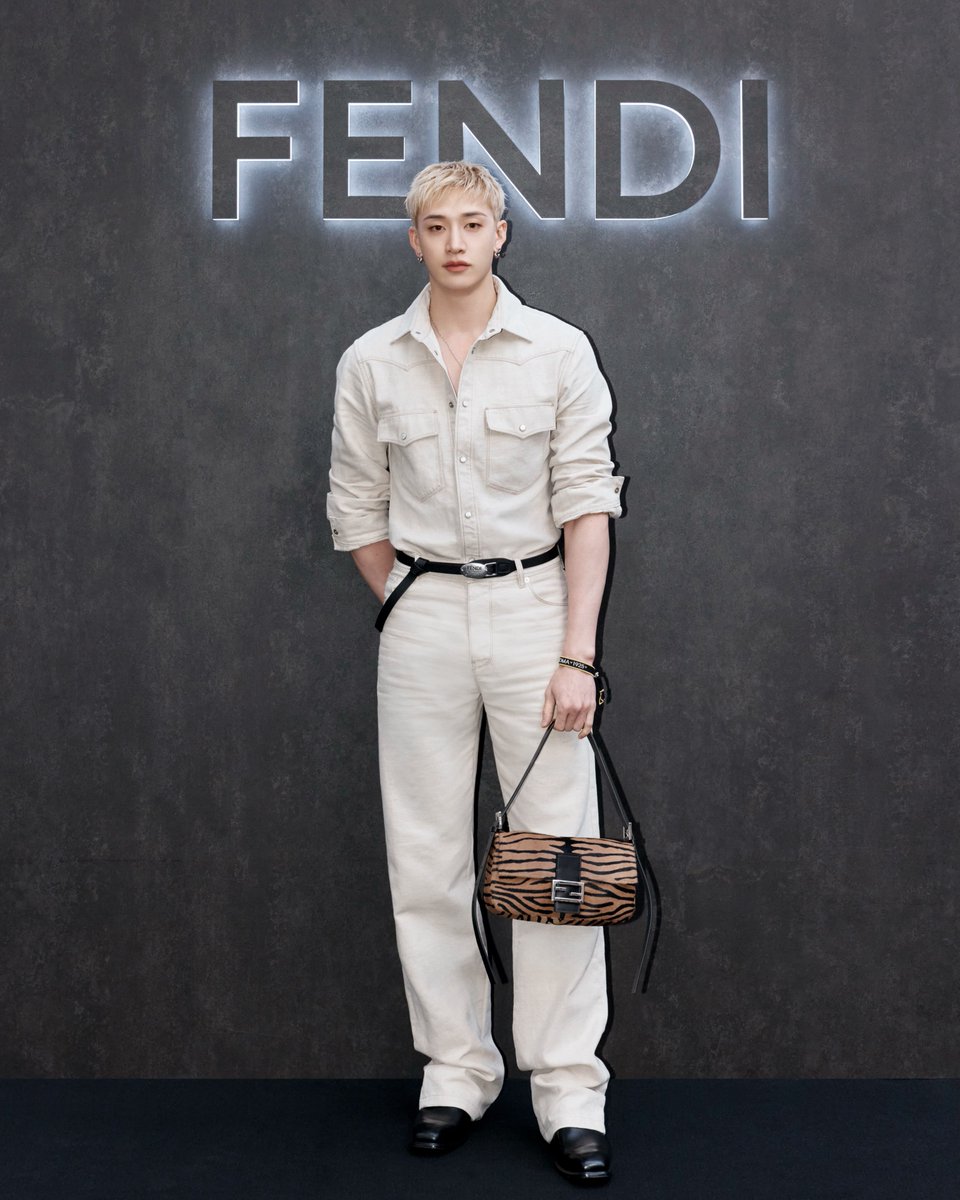 gnabnahctext's tweet photo. 📸 260716 insta post!

#Fendi @fendi https://t.co/beu6Ney7RX