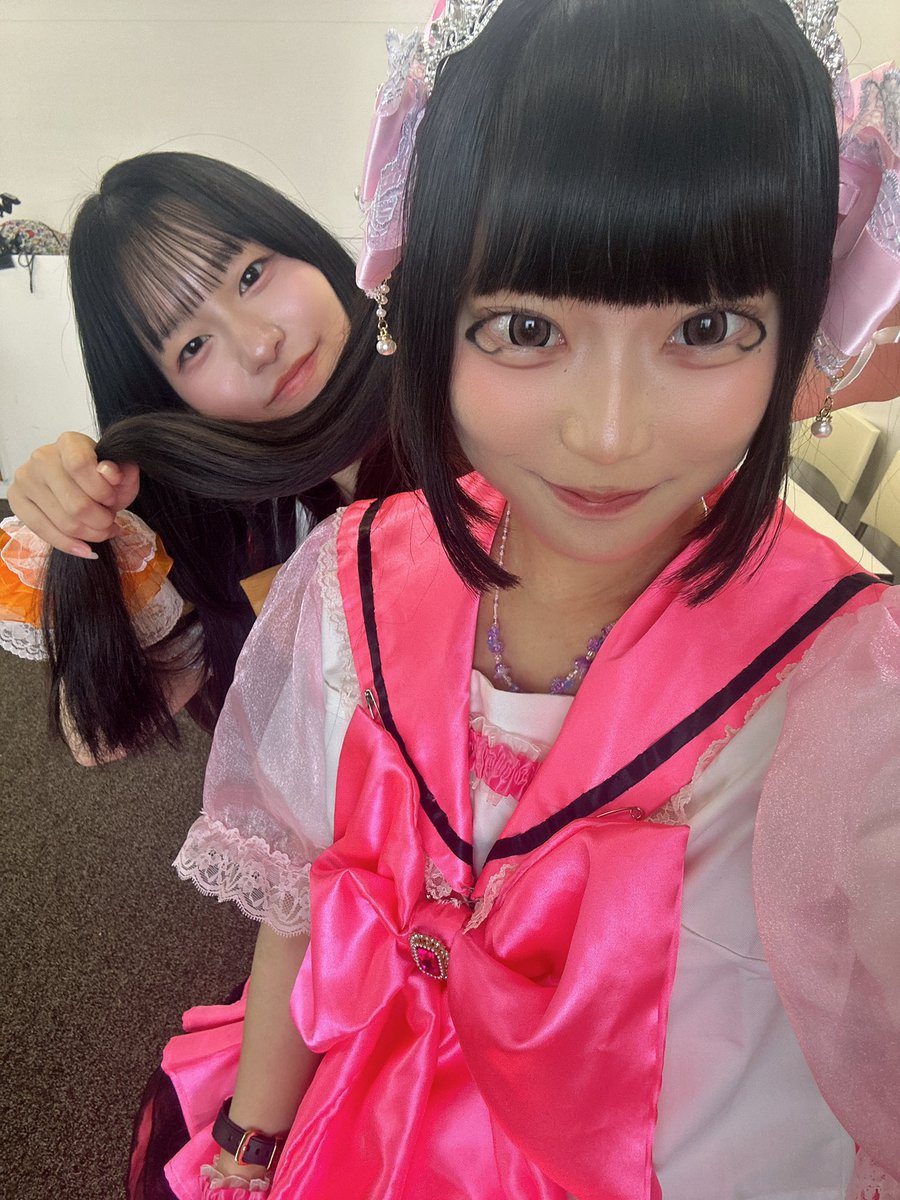 moi_mellow's tweet photo. 今日は1期生と明日に向けて練習しました💕︎💕︎
先輩達とっても可愛くてファンサくれて嬉しかったです👀✨
私のツインテールをもってる可愛いおとめ先輩🧡🩷️

 #スクールアイドル愛好会MELLOWMELLOW https://t.co/TK0V4OmF4h
