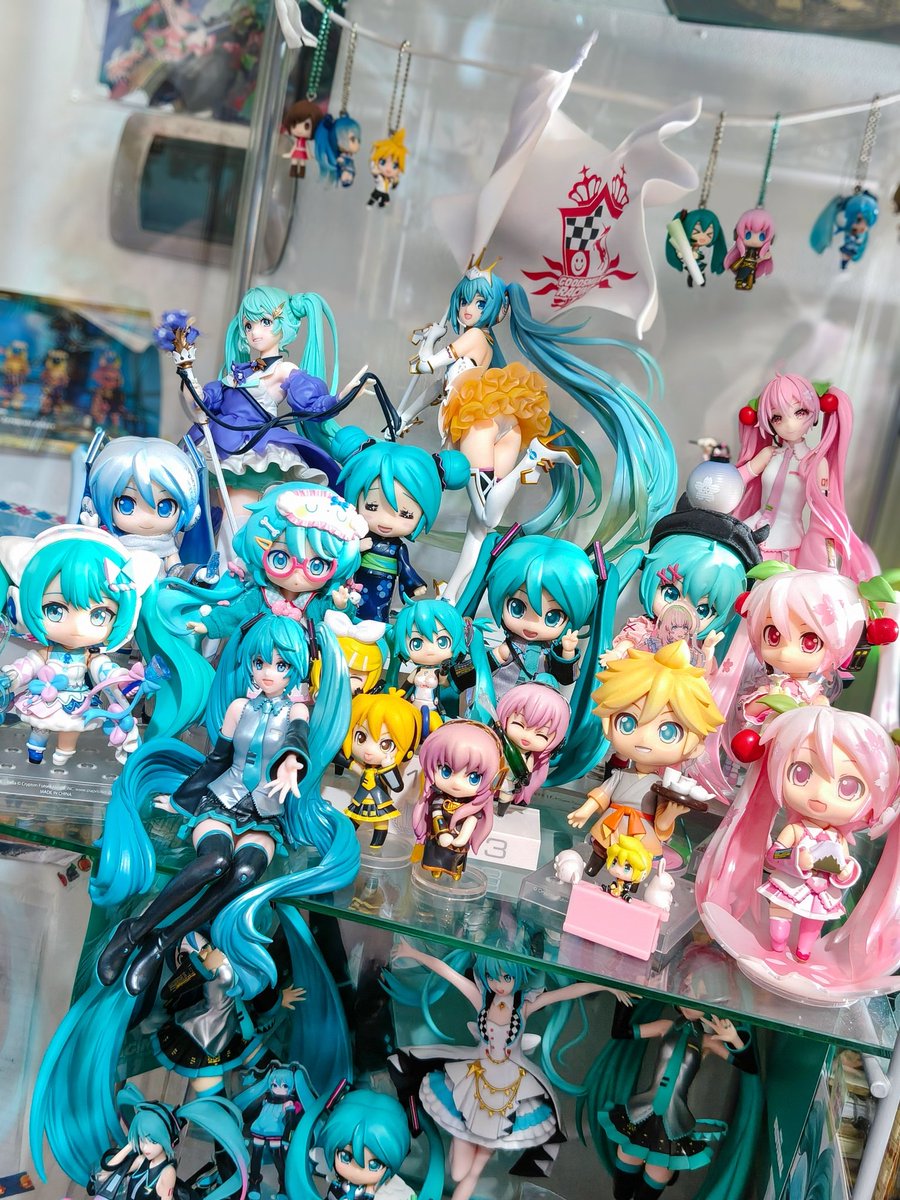 _Mikunendoroid's tweet photo. Miku miku and Miku https://t.co/Z56PTq8HjX