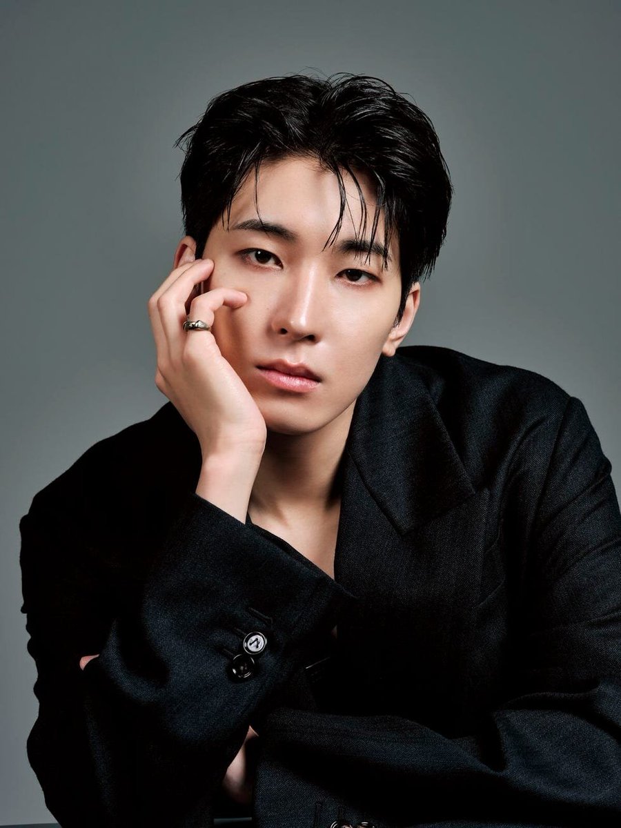 PopEmpirex's tweet photo. Happy 30th Birthday to the Talented Wonwoo of SEVENTEEN. https://t.co/hoeejhtYsJ