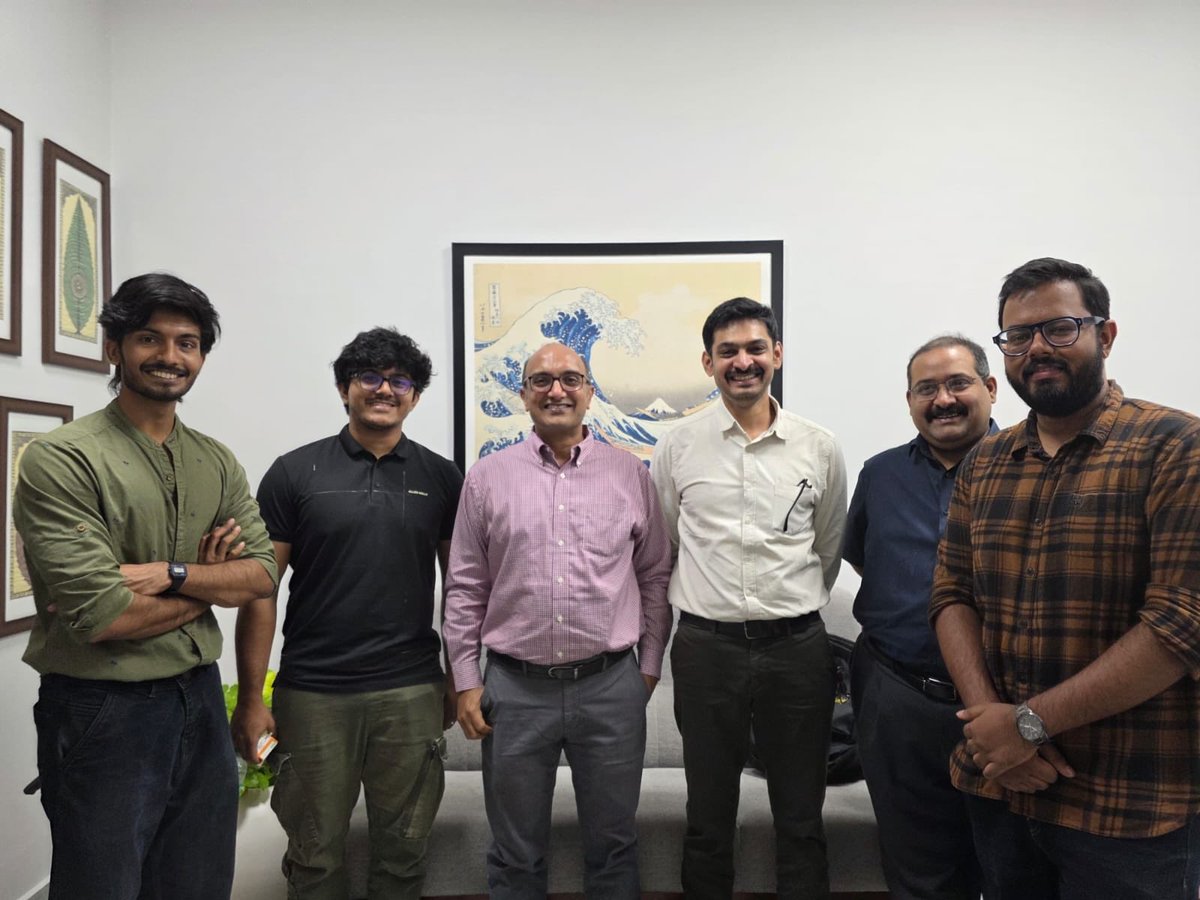 CSSeelamantula's tweet photo. Dr. Bhaskar Rajakumar, CEO of CHARAKA (https://t.co/8nKjr5NjNC), Karnataka’s Centre of Excellence for healthcare innovation visited our lab today. Spent a solid two hours discussing healthcare work in the lab. L to R: Yash, Pramath, Chandra, Bhaskar, Aditya, and Akhil. https://t.co/S2S98NUIrB