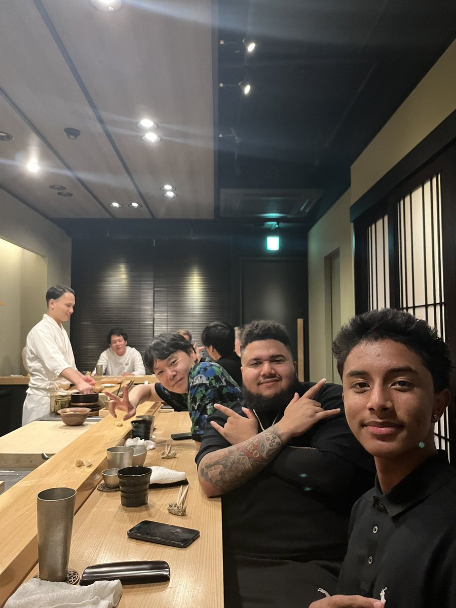Kilzyou's tweet photo. Sushi and sake night 🍣🍶 https://t.co/TX48oWwCLB