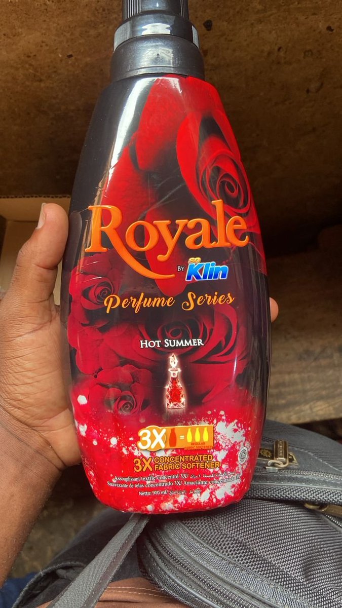ashlics's tweet photo. @QueenUjunwa1 I sell Royale SoKlin after After wash Perfume series, its has a long lasting Fragrance and also Wrinkle free and help in easy iron..kills 99.9% germs and also to reduce malodor from your sweat. Can be use in Machince washer or rinsing when done washing.. https://t.co/bdM3Xbwib6