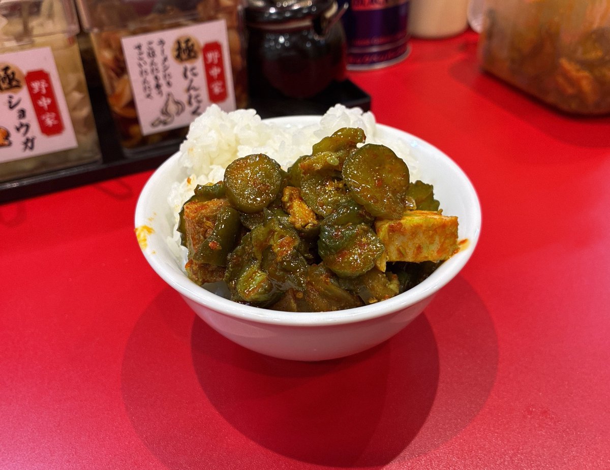 m5_h888's tweet photo. 【十四代目野中家】草加市

家系Vol.1392-5再訪（2026年＝51杯/新規28店）
ラーメン+海苔（5枚）

この系列の中では軽めのスープだけど
出汁感は十分だしスープも熱々🍜

いい意味で野中家っぽくないというか
バランスがいいですね🙂

裏ガッパも食べ放題になってコスパも💯

https://t.co/XIdIee7tXo https://t.co/IhE0gQ9nnC