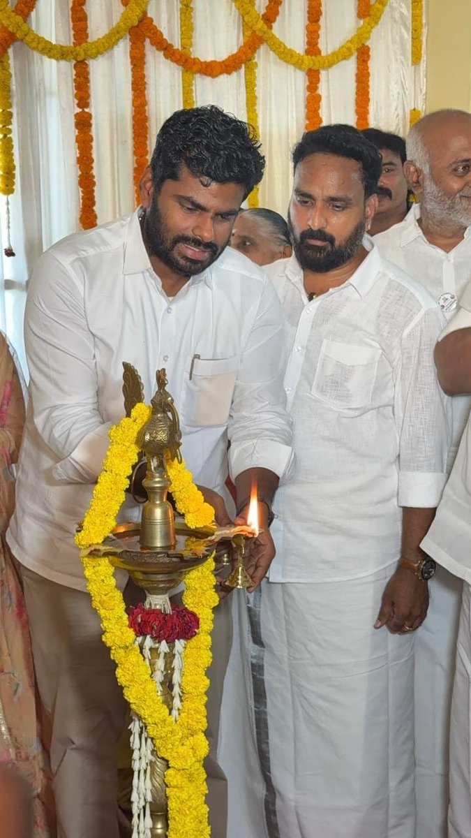 JpnPillai's tweet photo. ஆட்டிசம் (Autism) குழந்தைகளுக்கான Raghuram G  &amp; Sowmiya Raguram  அவர்களால் சென்னை புழல் அருகில் நிறுவியுள்ள காப்பகத்தை  நமது அண்ணன் @annamalai_k அவர்கள் இன்று திறந்து வைத்தார்....💐🎊🎉

வாழ்க வளமுடன் 🙏

#Annamalai #WeTheLeaders https://t.co/Td6HvWFcWH