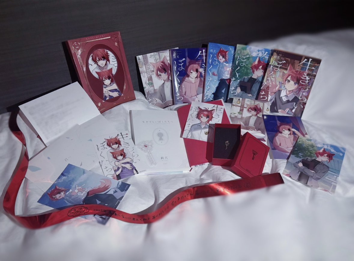 chie_rnkun's tweet photo. 『生きづらいぼくたちへ』発売おめでとうございます♡
これまで歩んできた軌跡と、たくさんの想いが詰まったこの一冊は、私にとって一生の"おまもり"です♡
莉犬くんが届けてくれた言葉や想いを、これからも何度も読み返しながら大切にしていきます📕🗝

#生きづらいぼくたちへ https://t.co/J1jN0kVtIt
