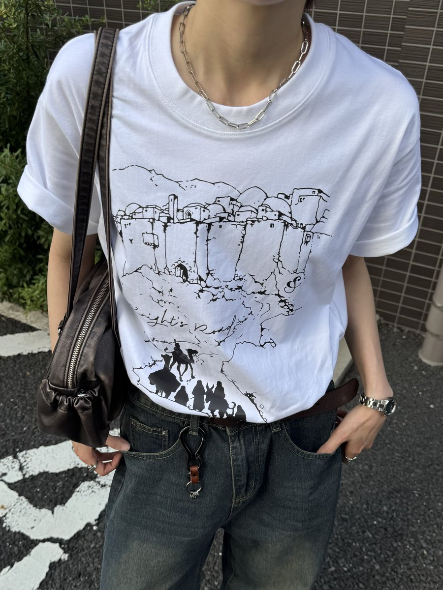 saaya_3107's tweet photo. 結局こういうシンプルなTシャツが欲しい https://t.co/s5OSWZcZMK