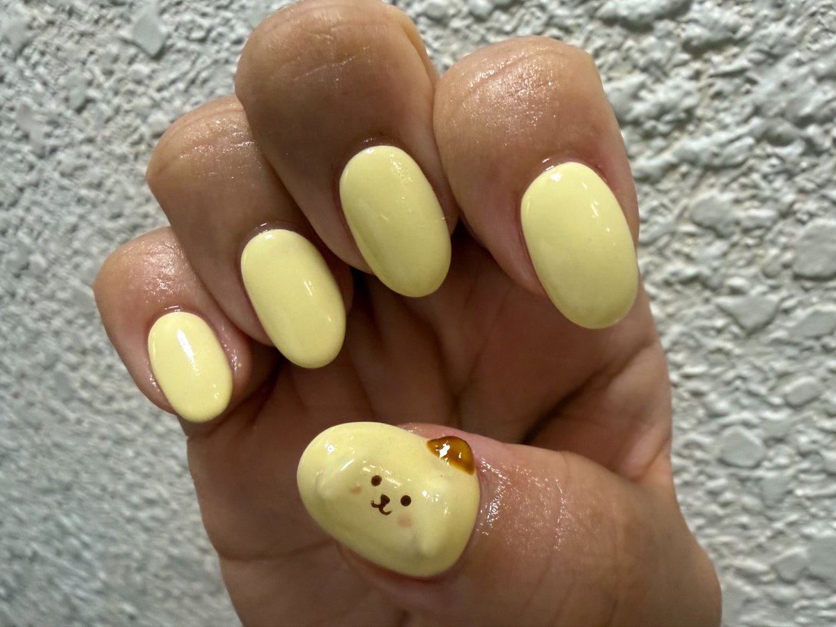 ___hdk12's tweet photo. みーてー！Newネイル🍮💛🎗️ https://t.co/0WxdMeitHo