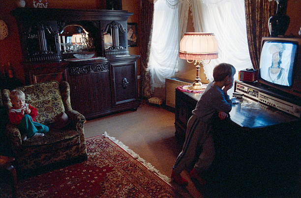 GDRvisuals's tweet photo. Kids watching TV at home in East Berlin, 1980s. https://t.co/zcvd4QqR6K